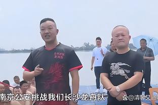 凯旋！国足深夜抵达深圳&球迷热情接机 武磊最受欢迎